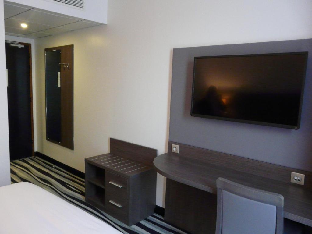 Kyriad Saint Quentin En Yvelines - Montigny Quarto foto