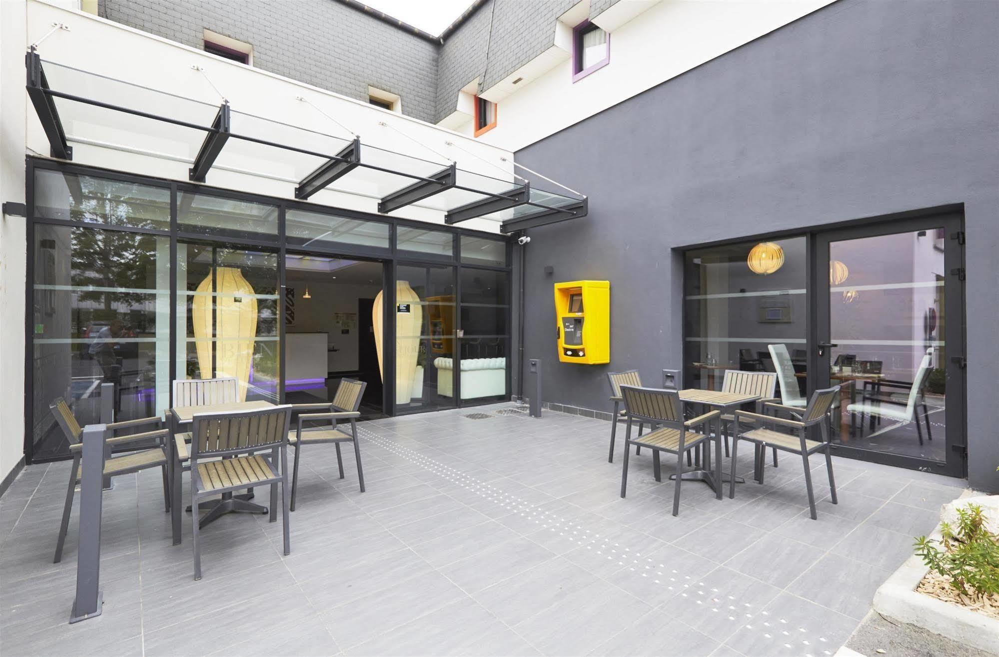 Kyriad Saint Quentin En Yvelines - Montigny Exterior foto